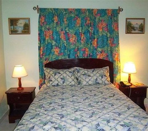 Tropical Court Resort Near Montego Bay Airport