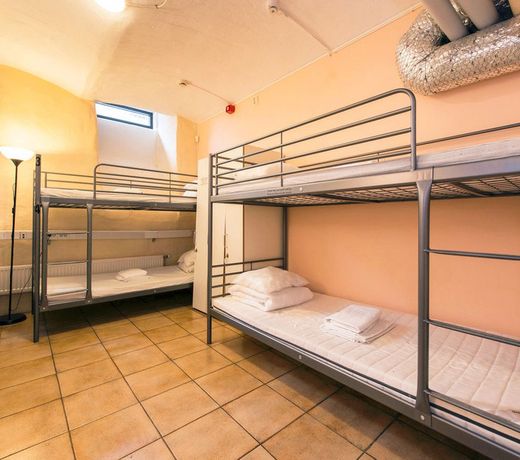 Lodge32 HOSTEL