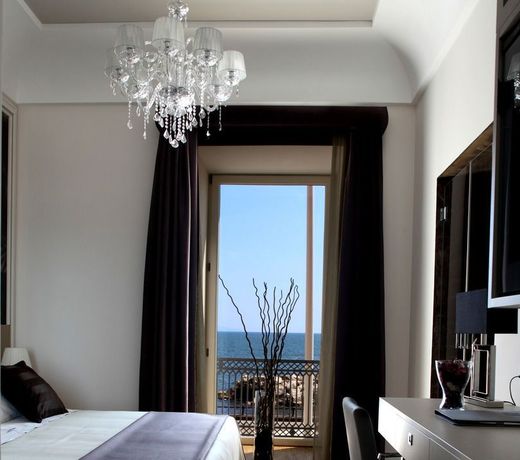 Partenope Relais