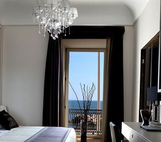 Partenope Relais
