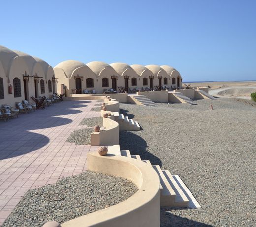 Marsa Nakari Village