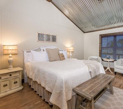 Vineyard Trail Cottages- Adults Only