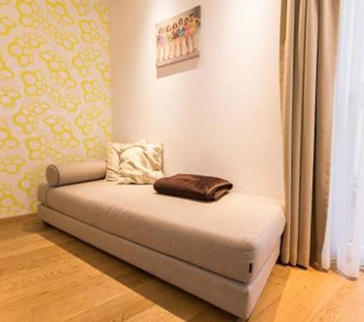 Room 5 Apartments