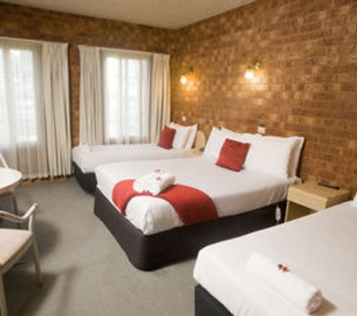 Courtyard Motor Inn