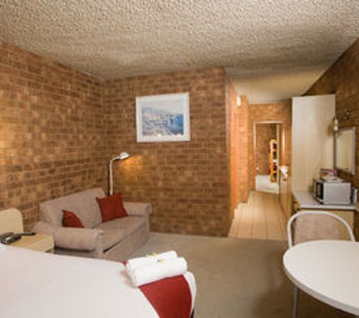 Courtyard Motor Inn