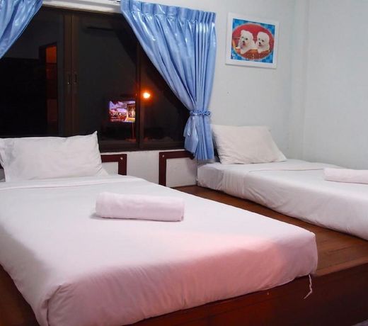Khao Lak Traveller Lodge