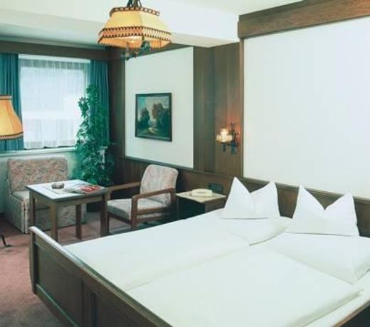 Hotel The Crystal & Sportiv