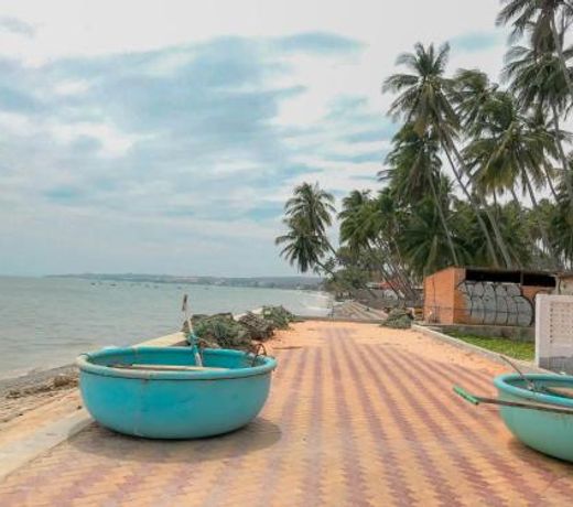 Lang Ca voi (The Whales Village)