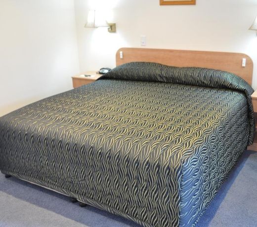 Bushman's Motor Inn