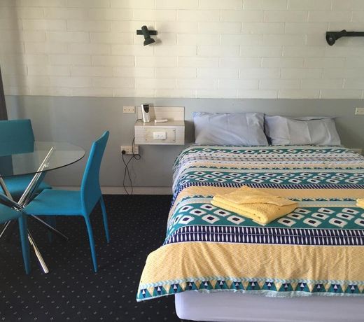Capri Motel