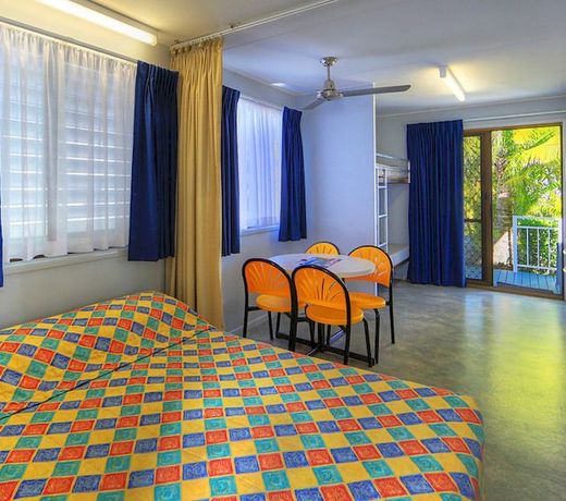 Alex Beach Cabins and Tourist Park