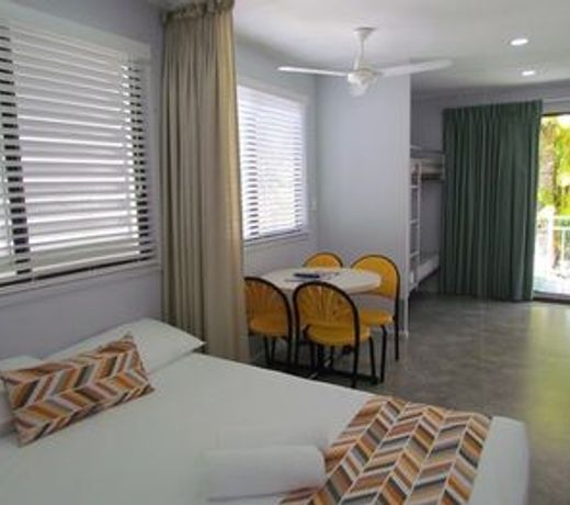 Alex Beach Cabins and Tourist Park