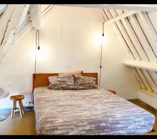 Cosy House near market