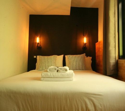 STrips the Poshtel