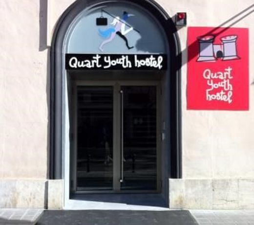 Quart Youth Hostel & Apartments