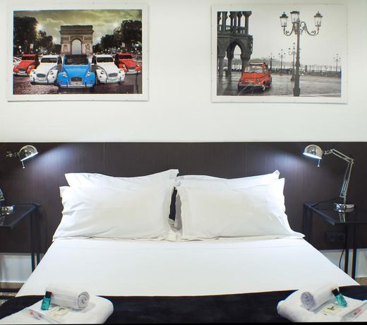 Quart Youth Hostel & Apartments