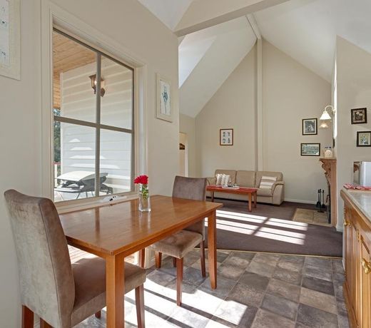 Crabtree Riverfront Cottages - Riverfront Relaxation