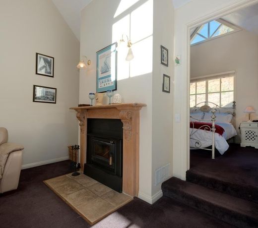 Crabtree Riverfront Cottages - Riverfront Relaxation