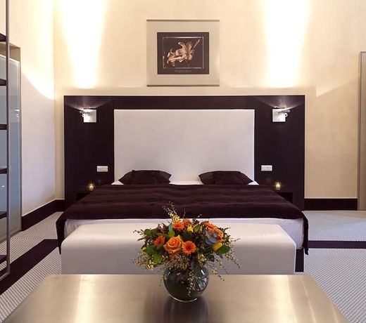 Old Town Square Residence by Emblem