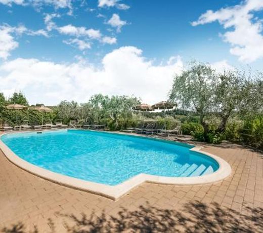 Boutique Cottage in Poggibonsi with Pool