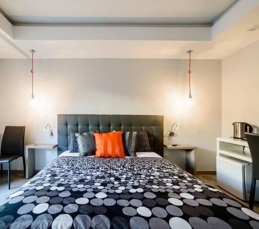 Riviera Luxury Suites