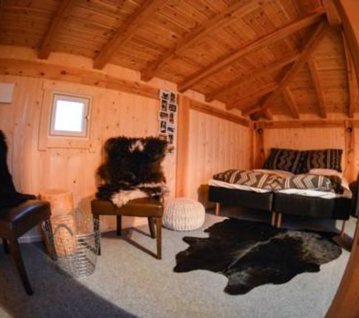 Holmen Husky Lodge