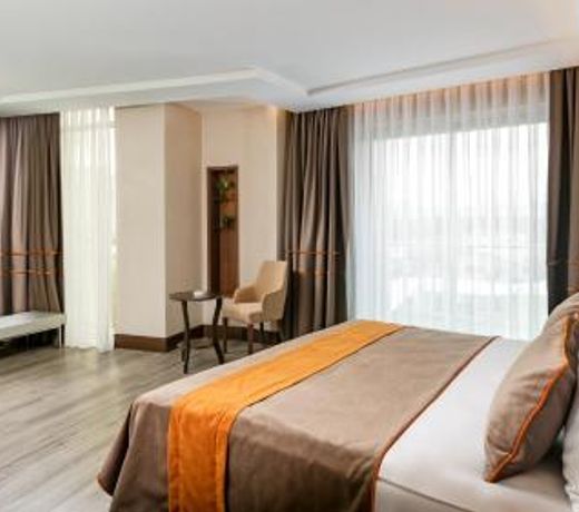 B Business Hotel & Spa