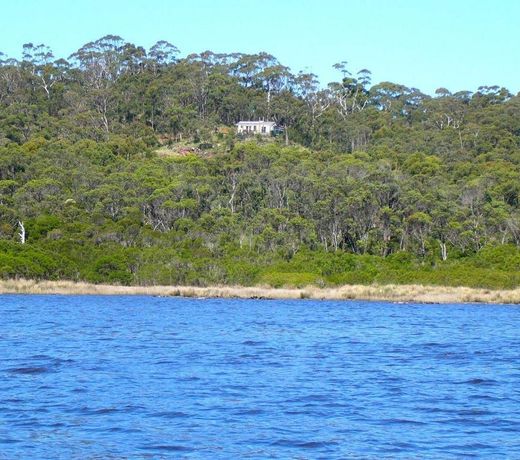 Island View Spa Cottage