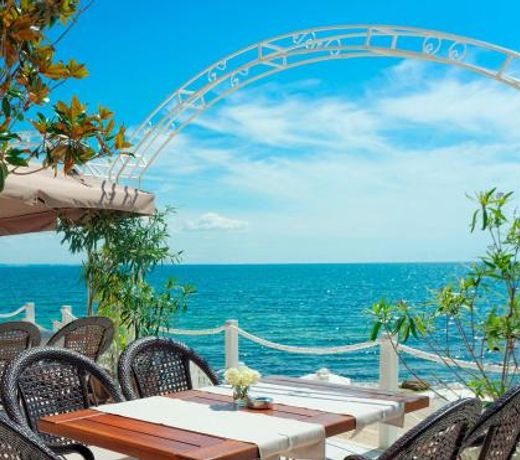 La Mer Apartcomplex and Spa