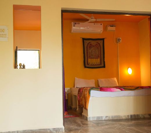 sunny sunrise La de su Beach resort mandrem goa