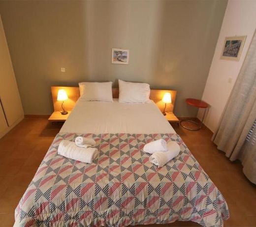 Menigos Resort House