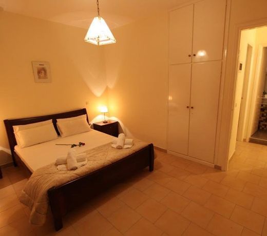Menigos Resort House