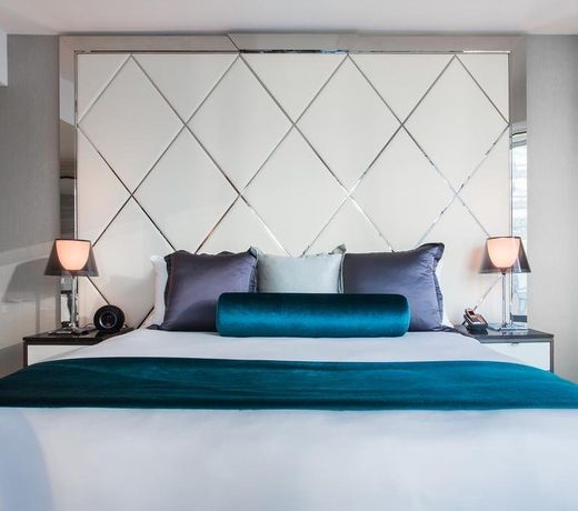 Paradox Hotel Vancouver