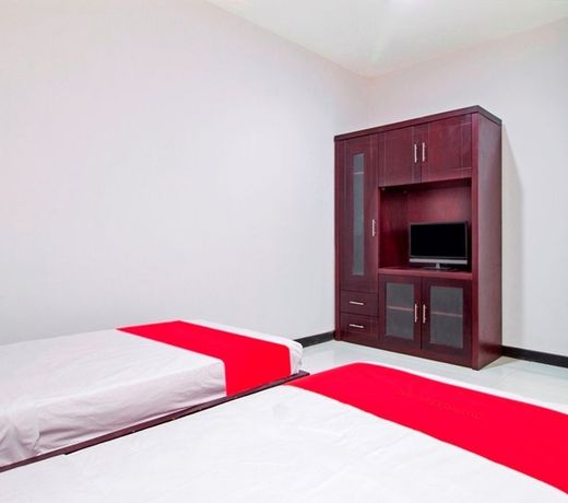 RedDoorz Plus Near ITC Fatmawati
