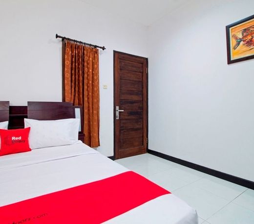 RedDoorz Plus Near ITC Fatmawati
