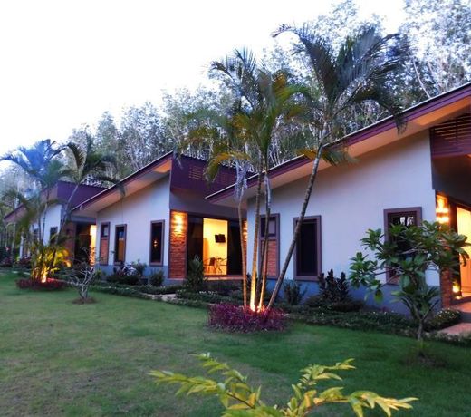 Phuket Sirinapha Resort