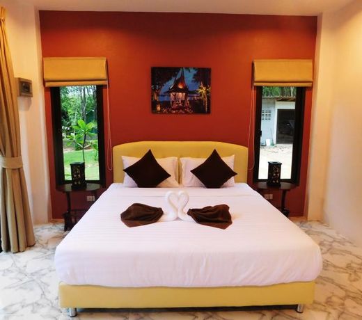 Phuket Sirinapha Resort