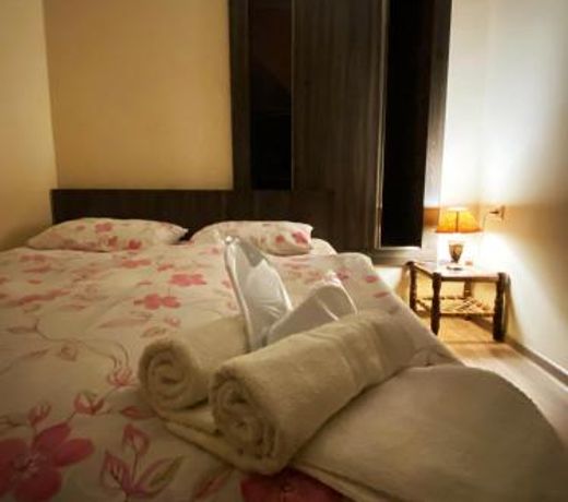 Domino Hostel & Tours