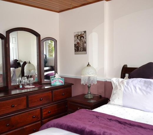 Water's Edge Bed And Breakfast