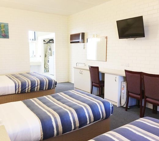 Statesman Motor Inn