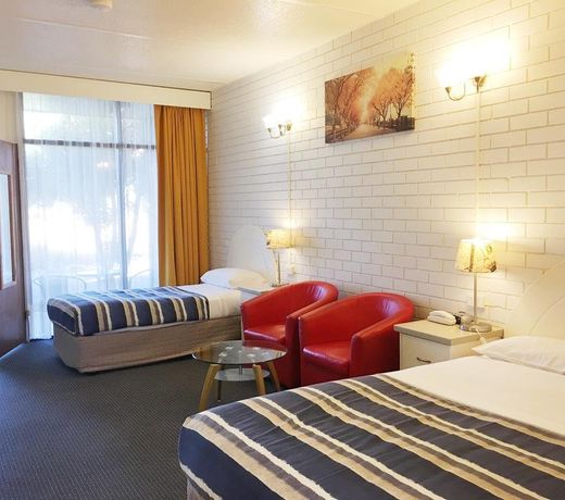 Statesman Motor Inn
