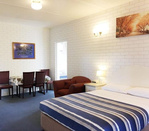 Statesman Motor Inn