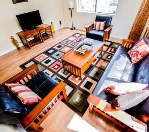 HOLLYWOOD WALK OF FAME APARTMENT