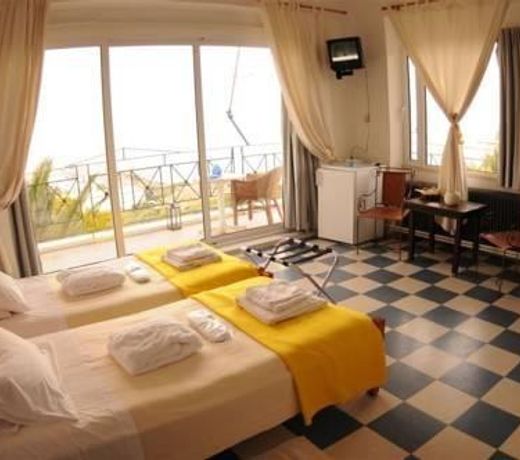 Akrotiri Hotel