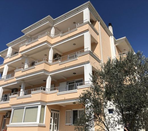 Queen Kodre Apartments