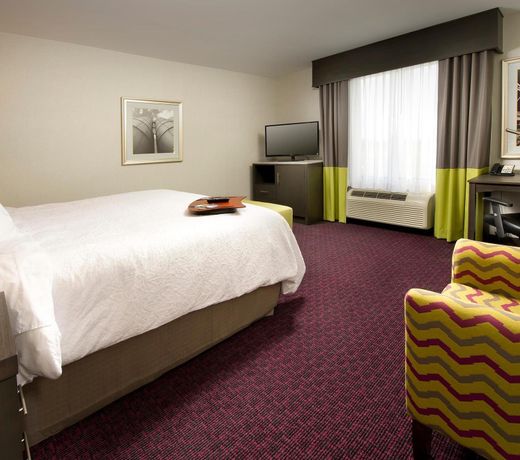 Hampton Inn & Suites - Buffalo Airport
