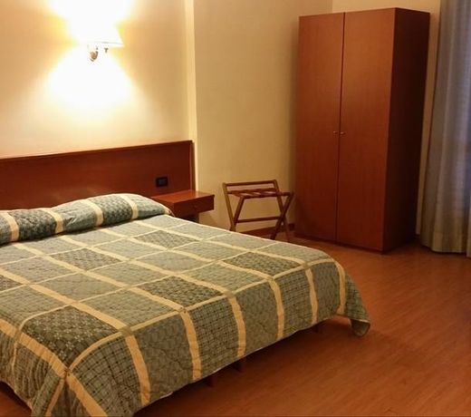 Hotel Holiday