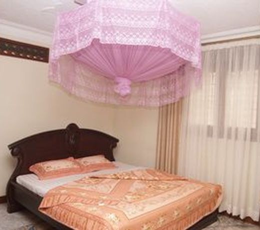 Entebbe Travelle'rs Inn