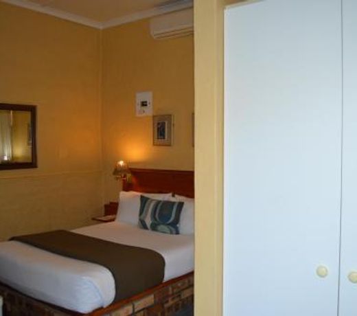 Ascot Inn