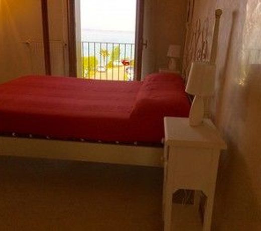 5 STAR SIRMIONE WITH PRIVATE BEACH AND GARAGE